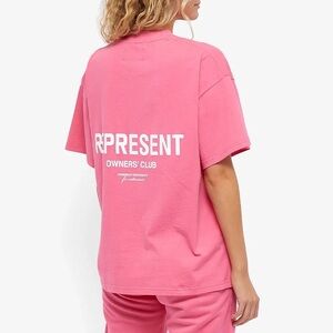 Represent Owners Club Tee Racing
Bubblegum Pink